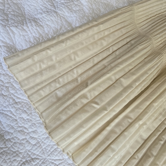 Burberry Pleated Silk Blend Tiered Skirt - Cream - Picture 4 of 14